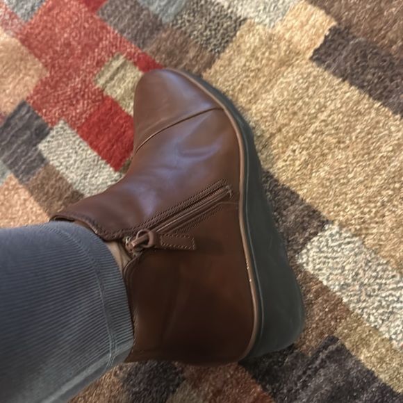Clarks Mazy Eastham Leather Booties - Picture 3 of 10